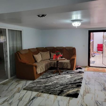 Apartament Cu Terasa Si Gratar Appartement Satu Mare Buitenkant foto
