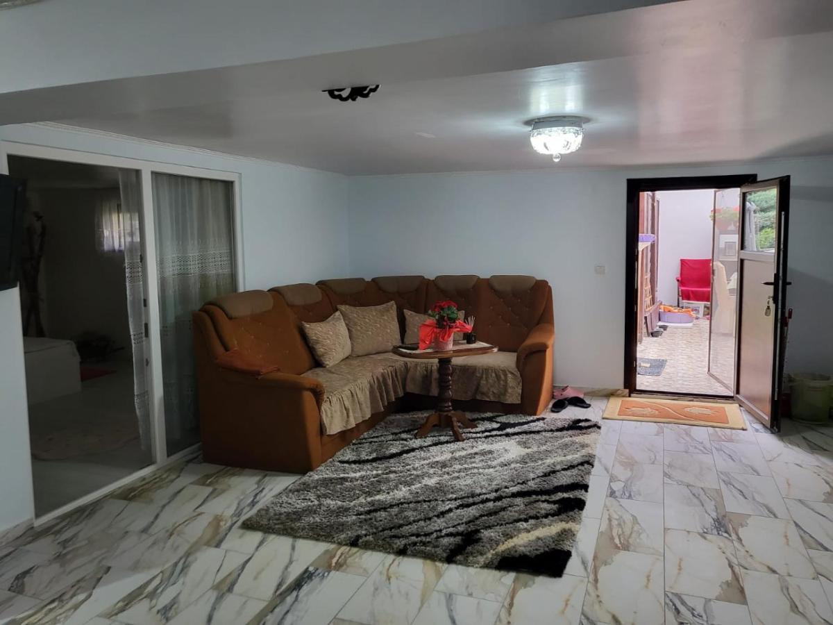 Apartament Cu Terasa Si Gratar Appartement Satu Mare Buitenkant foto