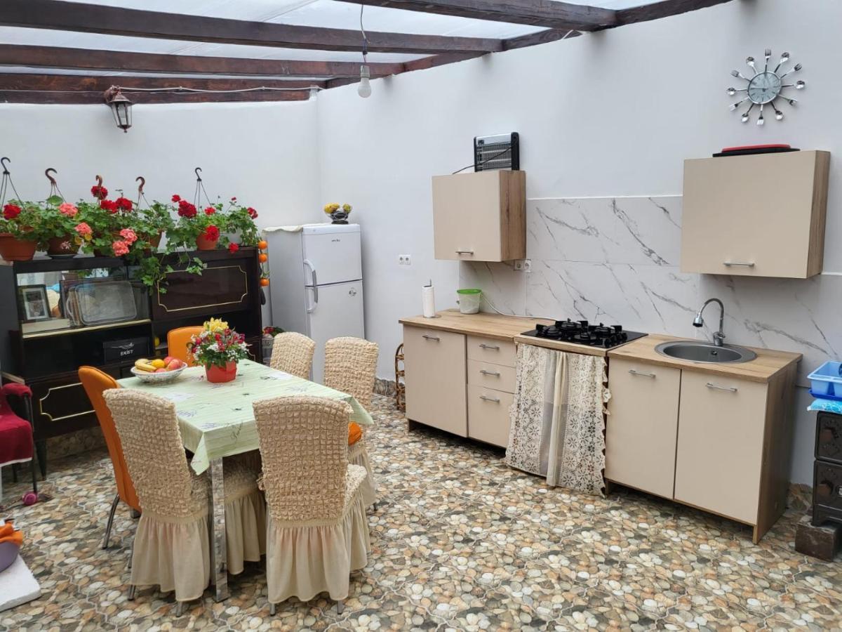 Apartament Cu Terasa Si Gratar Appartement Satu Mare Buitenkant foto