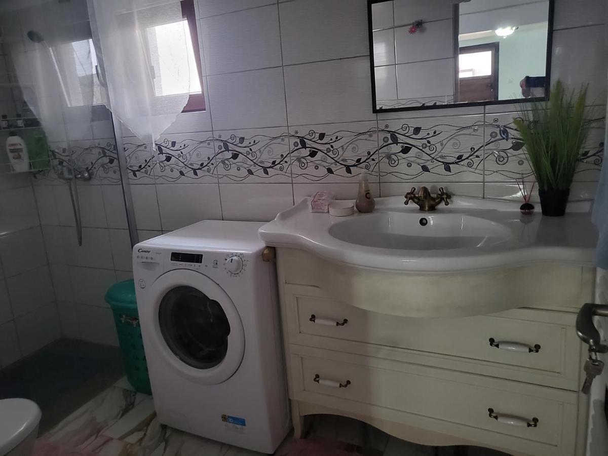 Apartament Cu Terasa Si Gratar Appartement Satu Mare Buitenkant foto